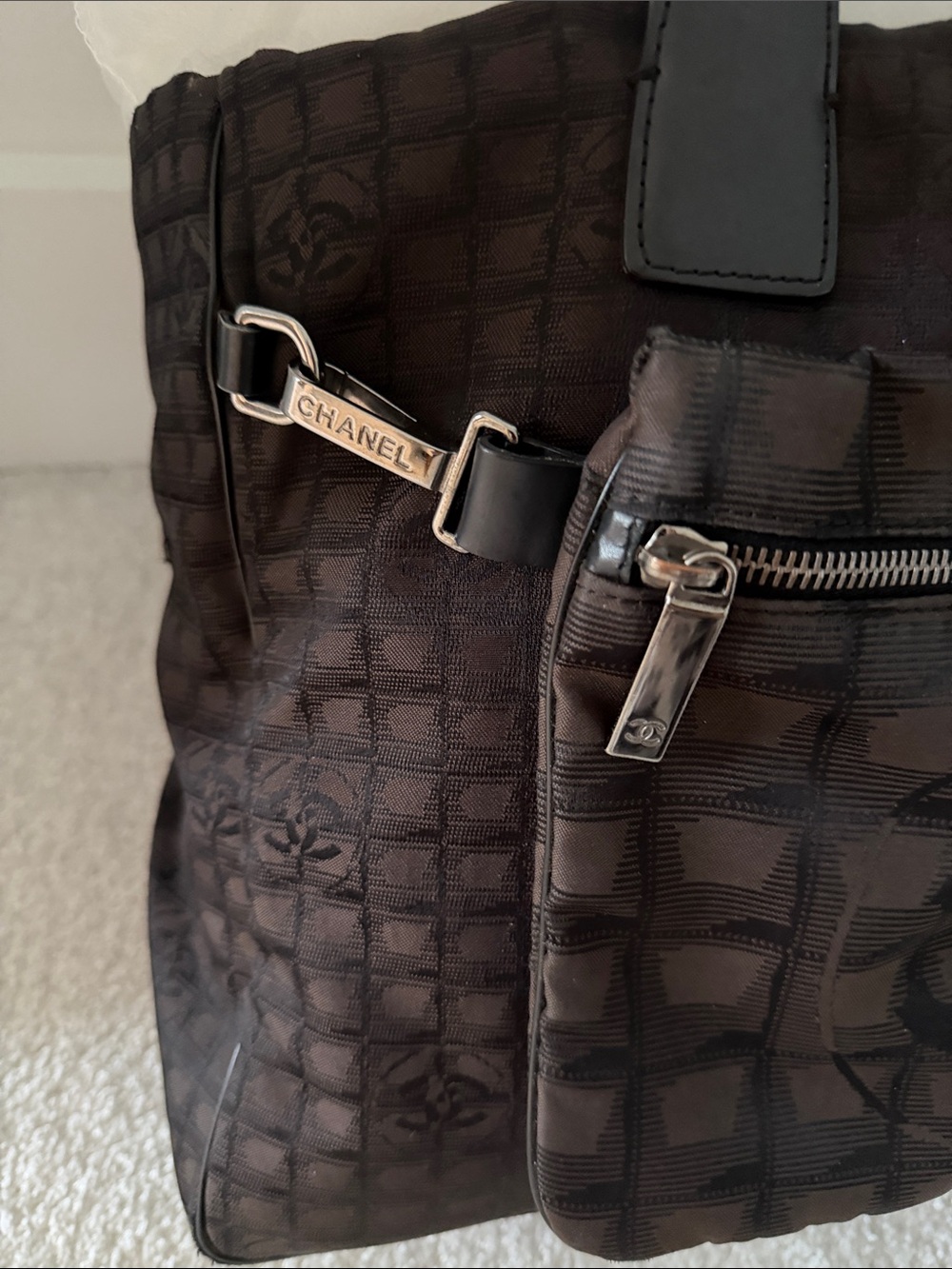CHANEL Brown and Black travel Tote Bag with detachable mini pouch authentic - Picture 3 of 9